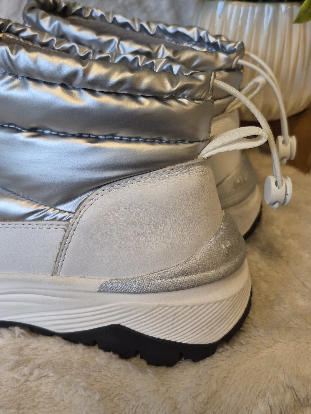 NEW Hunter Anne Waterproof Snow Boots White/Silver Pull On Quilted Women's Sz 9